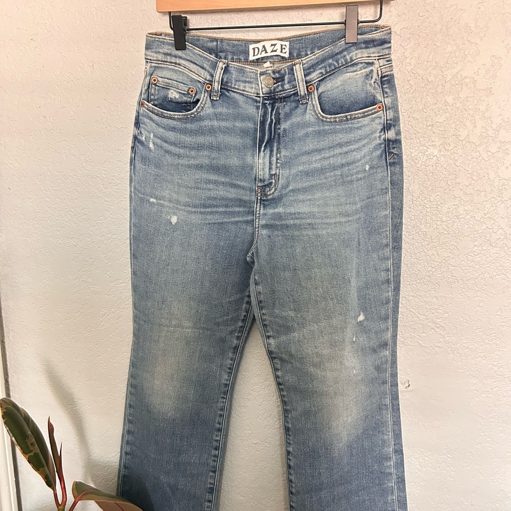Daze Hug Jeans NWOT